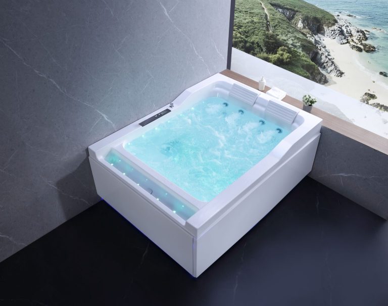 Bồn spa jacuzzi ngoài trời Monalisa lắp đặt tại sân vườn biệt thự