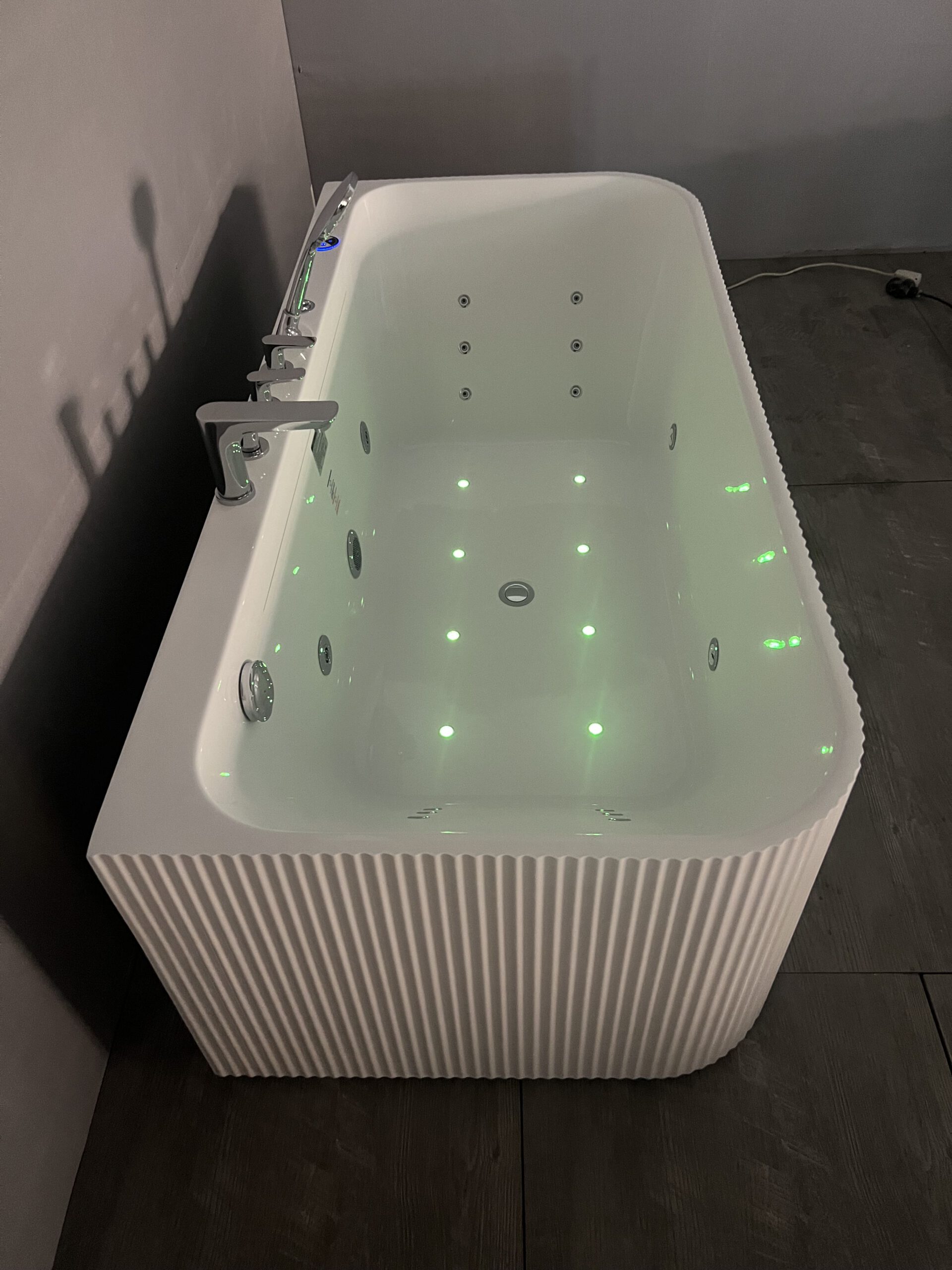 LED & thác nước