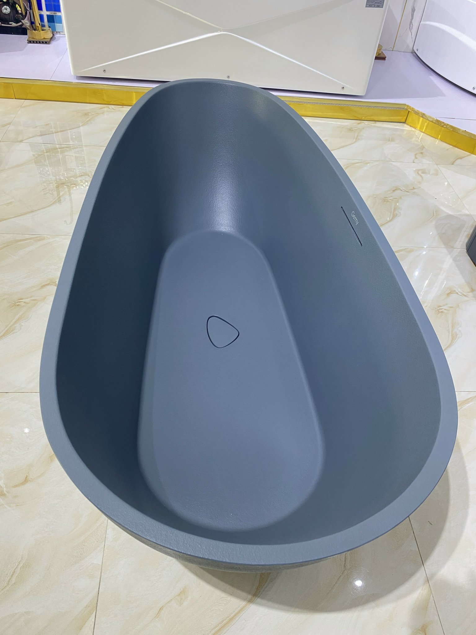 Bồn tắm freestanding đá nhân tạo GEMY G9577 dáng bất đối xứng
