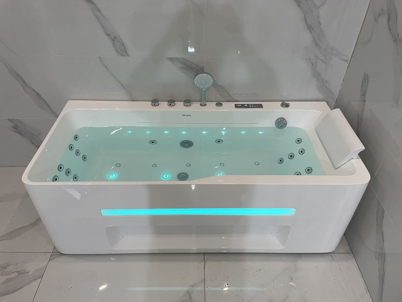 Bồn tắm massage acrylic thác nước GEMY G9832